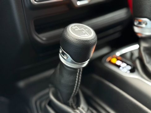 Used 2019 Jeep Wrangler Unlimited Sahara w/ Uconnect 4C Nav & Sound Group AWD/4WD image 21