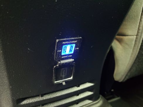 Used 2018 Toyota Tacoma SR image 13