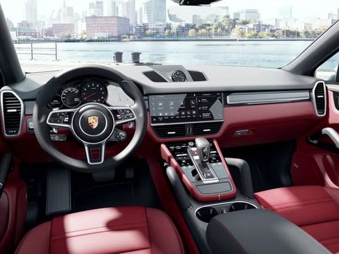 Used 2022 Porsche Cayenne Platinum Edition image 4