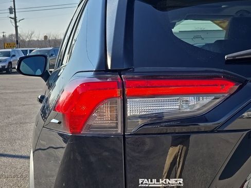 Used 2021 Toyota RAV4 XLE w/ Convenience Package image 11