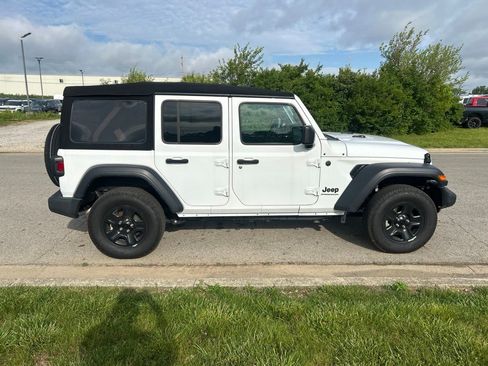 Used 2024 Jeep Wrangler Unlimited Sport AWD/4WD image 6