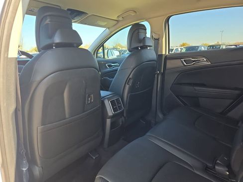 Used 2023 Kia Sportage EX image 17