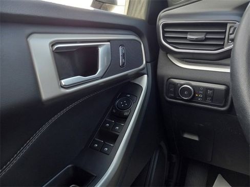 Used 2023 Ford Explorer XLT w/ Equipment Group 202A image 25