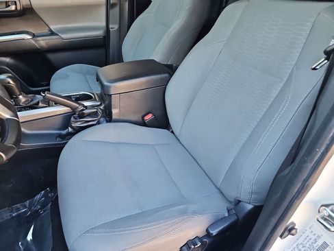 Used 2019 Toyota Tacoma SR5 RWD image 15