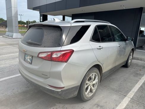 Used 2018 Chevrolet Equinox Premier FWD image 4