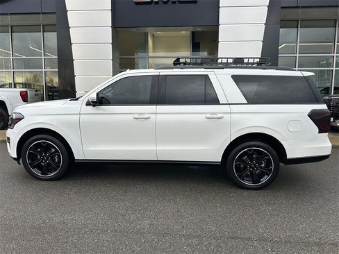 Used 2023 Ford Expedition Max Limited image 2