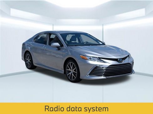 Used 2024 Toyota Camry XLE w/ Navigation Package image 9