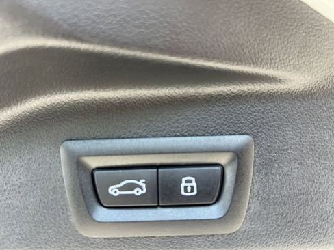 Certified 2025 BMW X5 xDrive50e w/ Premium Package image 18