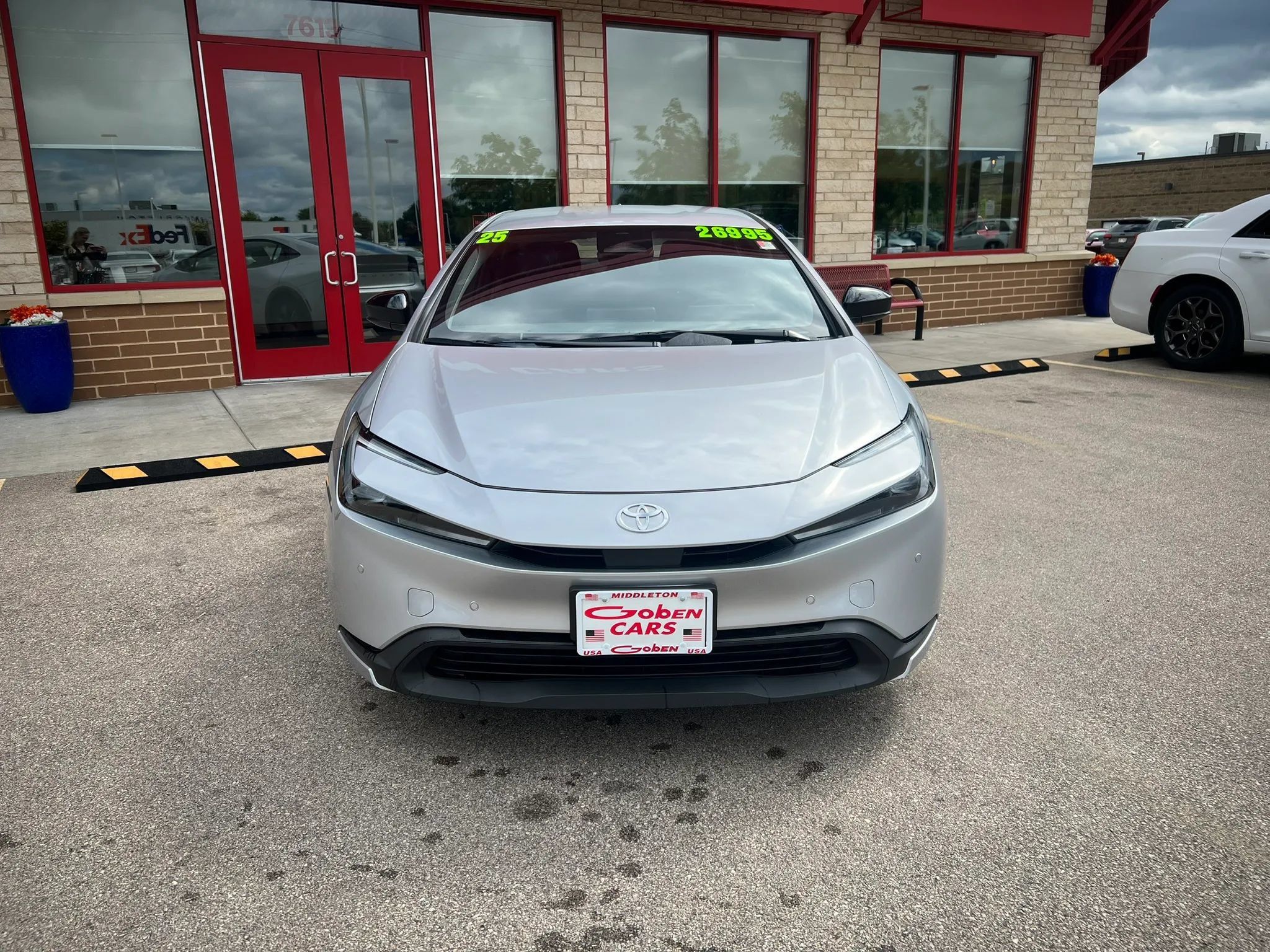 Used 2025 Toyota Prius LE FWD image 2