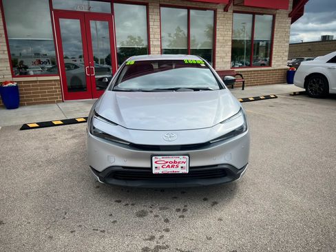Used 2025 Toyota Prius LE FWD image 2