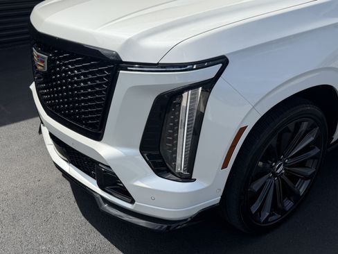 Used 2025 Cadillac Escalade V AWD/4WD image 12