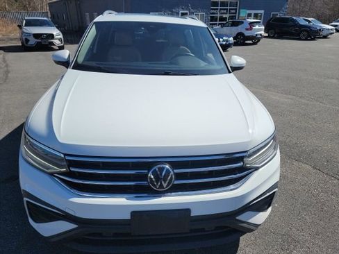 Used 2024 Volkswagen Tiguan SE w/ Panoramic Sunroof Package image 6
