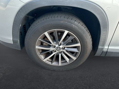 Used 2019 Toyota Highlander XLE FWD image 10