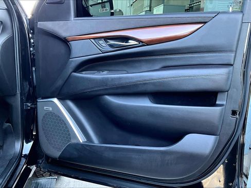 Used 2020 Cadillac Escalade Luxury image 21