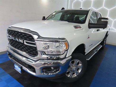 Used 2024 RAM 2500 Big Horn w/ Off Road Package AWD/4WD image 4