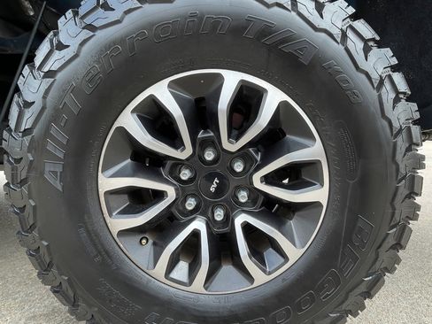 Used 2014 Ford F150 Raptor w/ Equipment Group 801A Luxury image 13