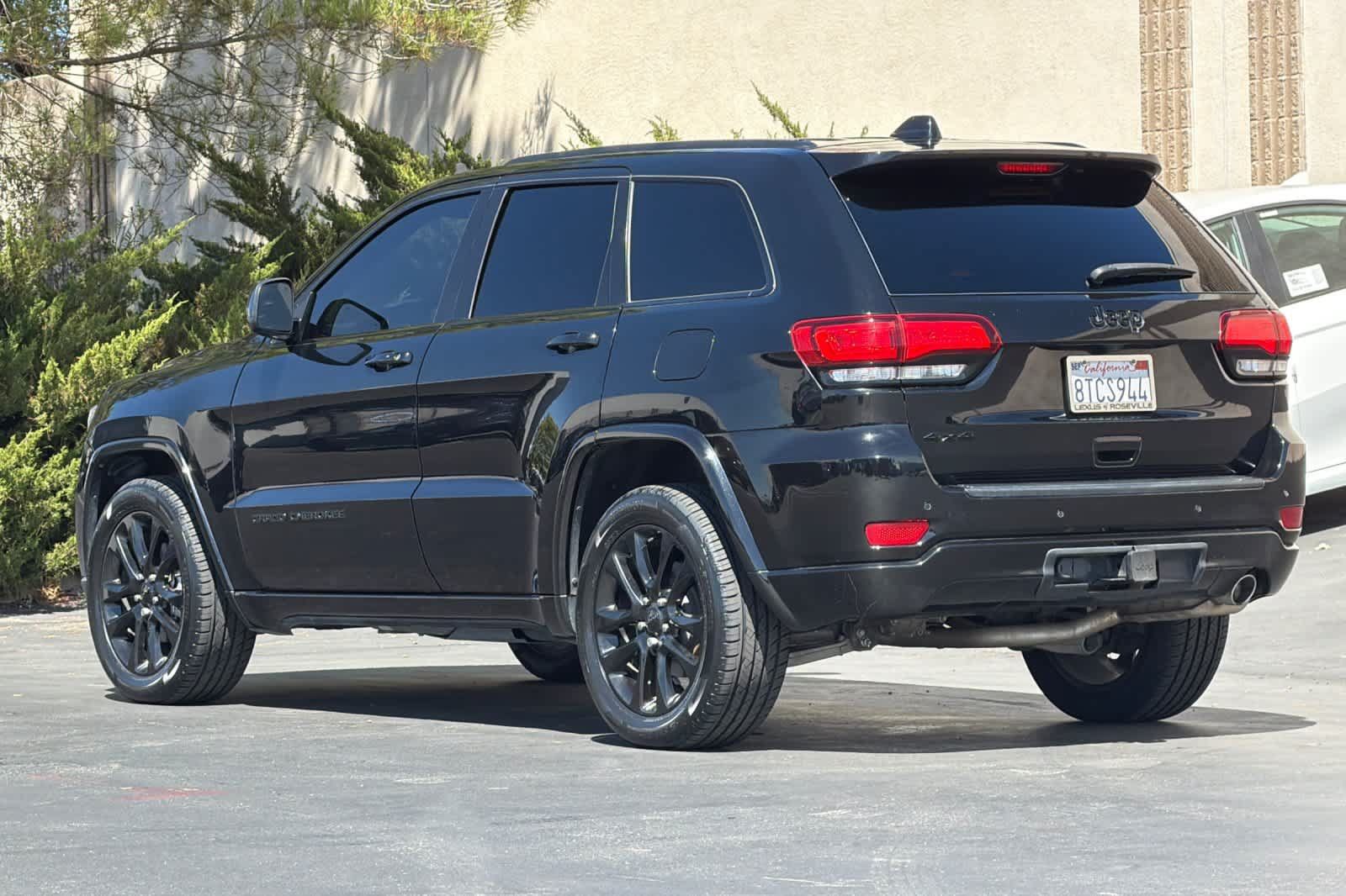 Used 2020 Jeep Grand Cherokee Altitude AWD/4WD image 7