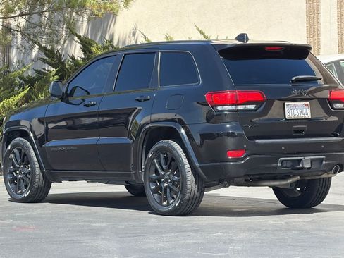 Used 2020 Jeep Grand Cherokee Altitude AWD/4WD image 7