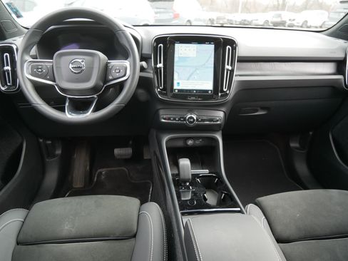 Certified 2023 Volvo C40 P8 Recharge Ultimate image 12