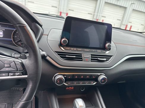 Used 2021 Nissan Altima 2.5 SR w/ SR Premium Package image 9