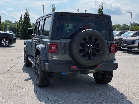 Used 2022 Jeep Wrangler Unlimited Sahara w/ Cold Weather Group AWD/4WD image 5