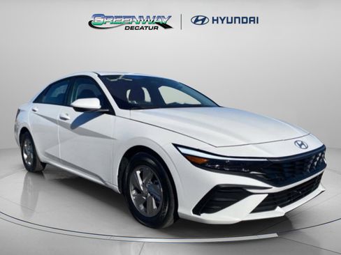 New 2026 Hyundai Elantra SE image 1