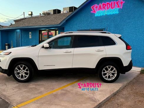 Used 2016 Jeep Cherokee Latitude w/ Cold Weather Group FWD image 3