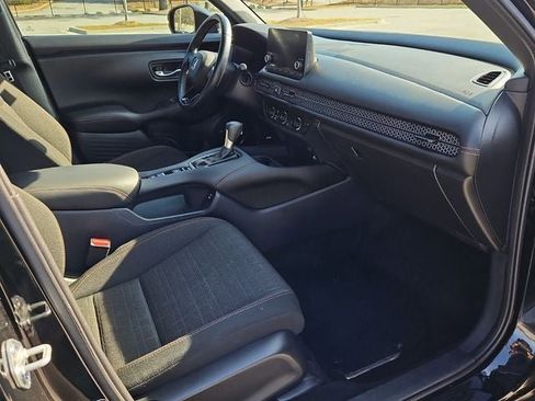 Used 2025 Honda HR-V Sport image 12