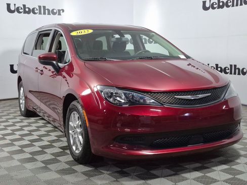 Used 2022 Chrysler Voyager LX image 1