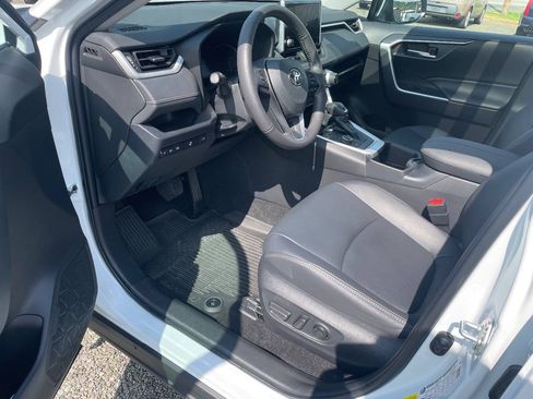 Used 2023 Toyota RAV4 XLE Premium AWD/4WD image 18