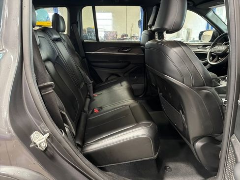 Used 2024 Jeep Grand Cherokee Limited image 15