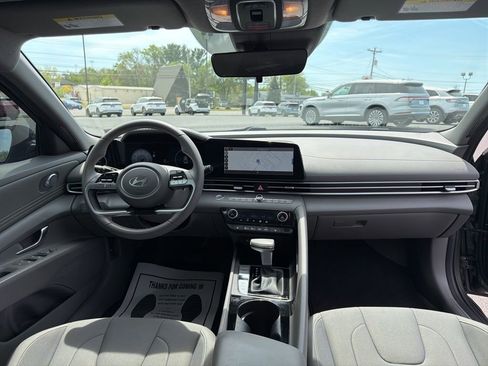 Used 2024 Hyundai Elantra SEL w/ Convenience Package image 21