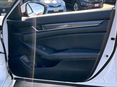 Used 2018 Honda Accord Sport image 25