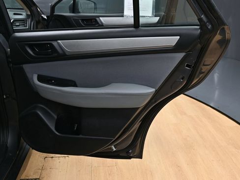Used 2019 Subaru Outback 2.5i AWD/4WD image 34