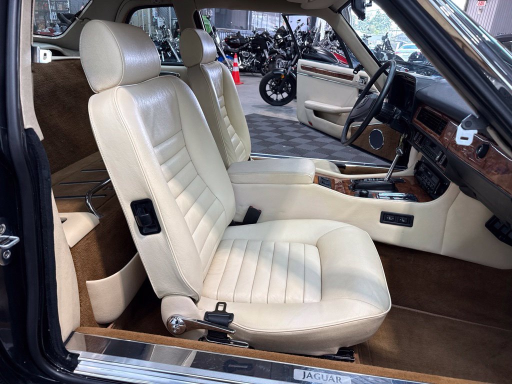Used 1988 Jaguar XJS V12 Convertible RWD image 28