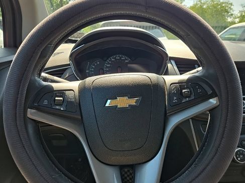 Used 2018 Chevrolet Trax LT w/ LT Convenience Package AWD/4WD image 11