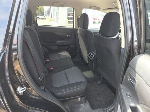 Used 2019 Mitsubishi Outlander ES image 13
