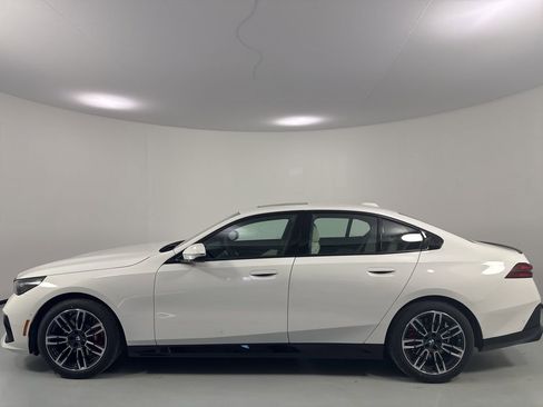 New 2026 BMW 530i xDrive w/ M Sport Package AWD/4WD image 4