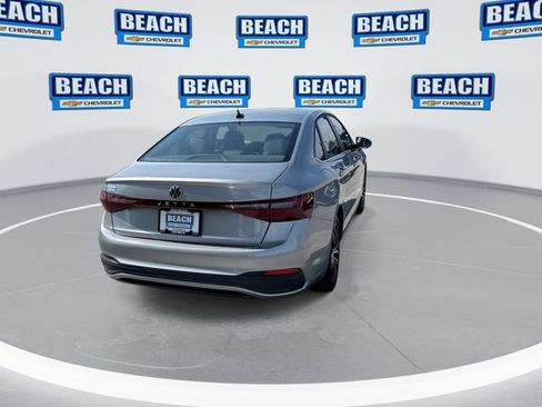 Used 2025 Volkswagen Jetta SE FWD image 7