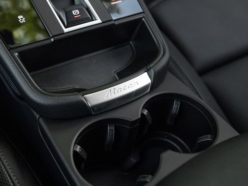 Certified 2026 Porsche Macan AWD/4WD image 28
