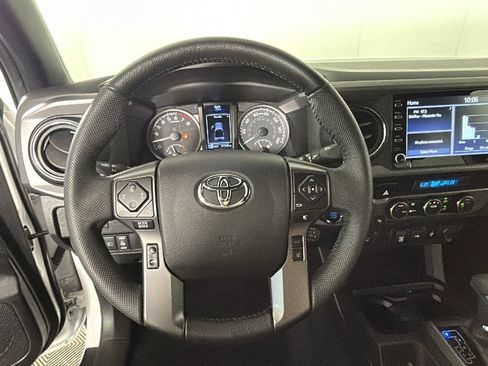 Used 2021 Toyota Tacoma TRD Off-Road AWD/4WD image 17