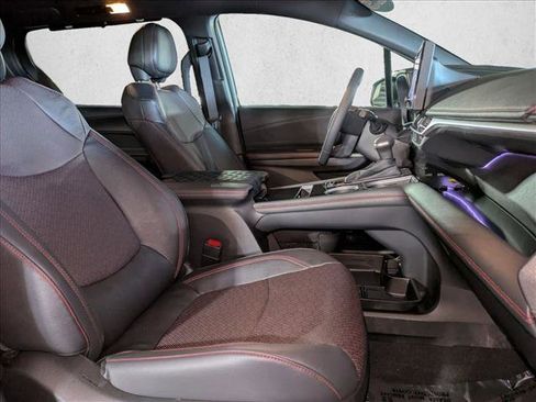 Used 2025 Toyota Sienna XSE image 23