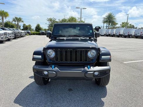 Used 2024 Jeep Wrangler Unlimited AWD/4WD image 8