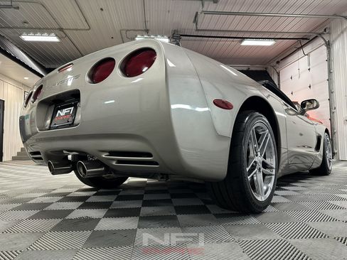 Used 2000 Chevrolet Corvette Coupe w/ Memory Pkg RWD image 28