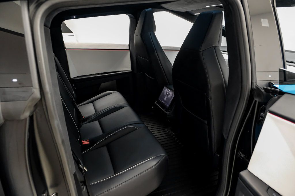 Used 2024 Tesla Cybertruck AWD Crew Cab image 36