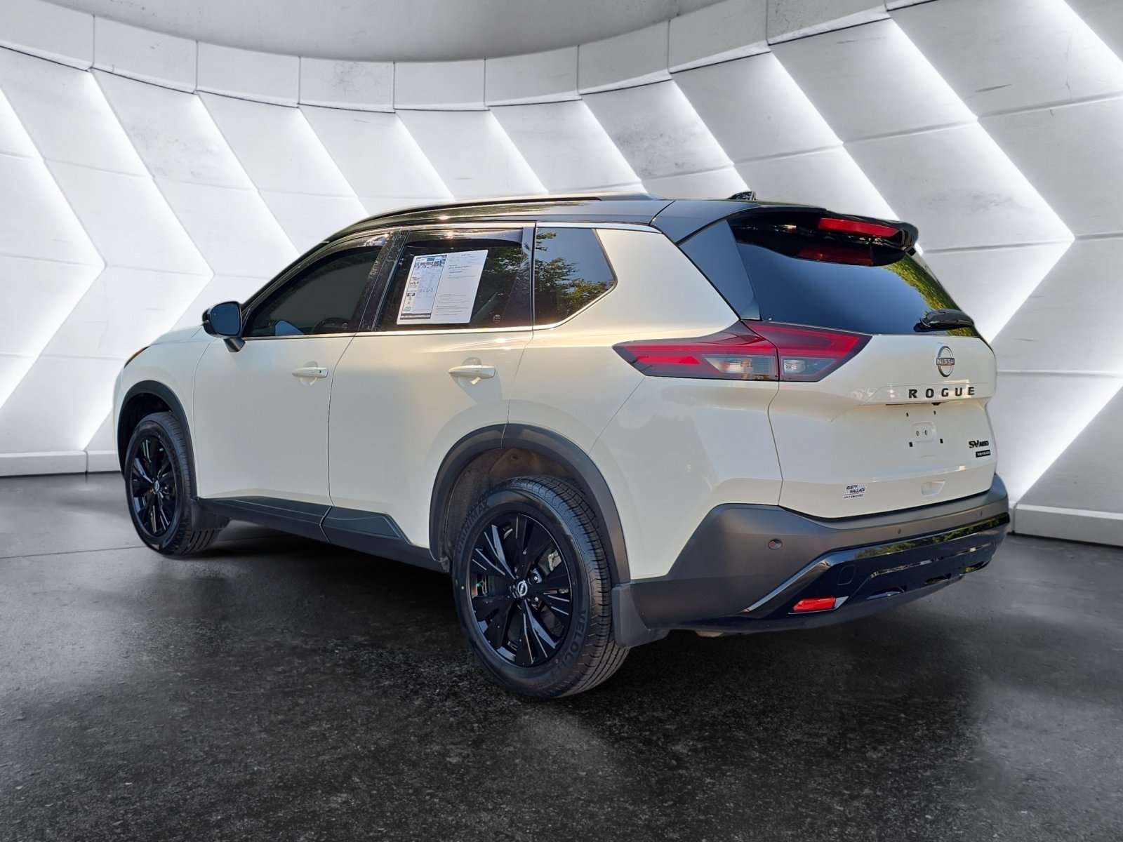 Used 2023 Nissan Rogue SV w/ SV Premium Package AWD/4WD image 3