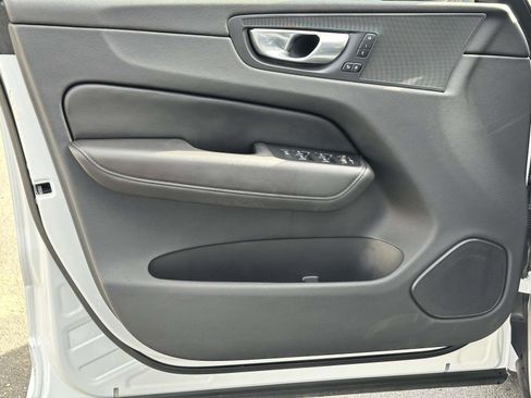 Used 2025 Volvo XC60 B5 Plus image 20