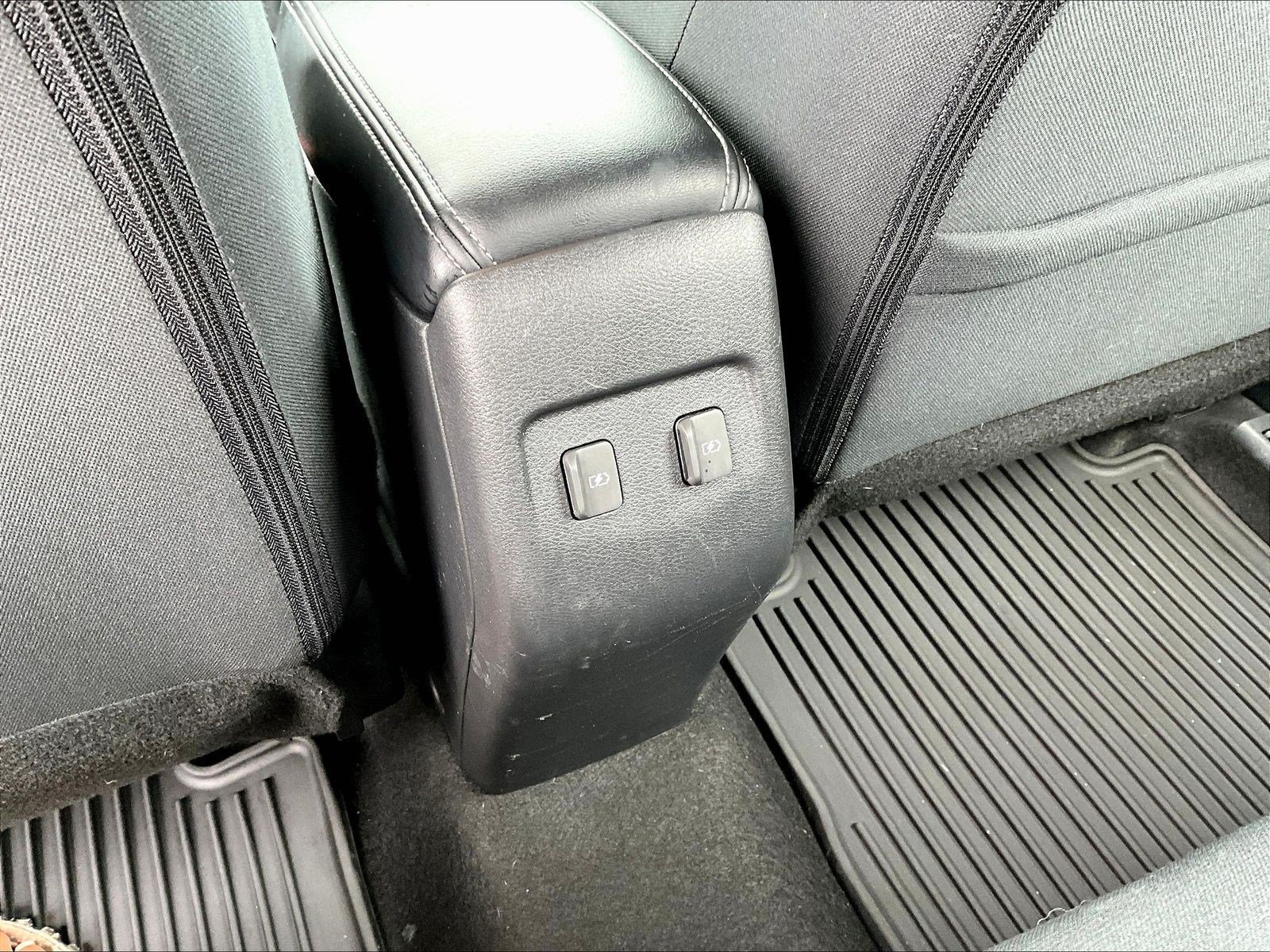 Used 2024 Nissan Kicks SV FWD image 10