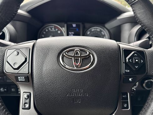 Used 2021 Toyota Tacoma TRD Off-Road w/ Technology Package AWD/4WD image 14