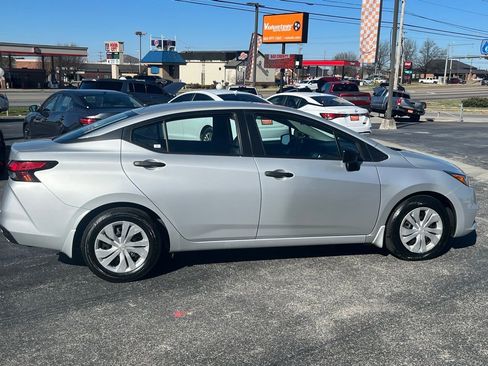 Used 2021 Nissan Versa S FWD image 8